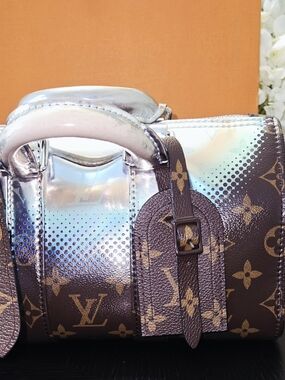 Louis Vuitton Keepall Bandoulière 25 in Metallic Limited Edition